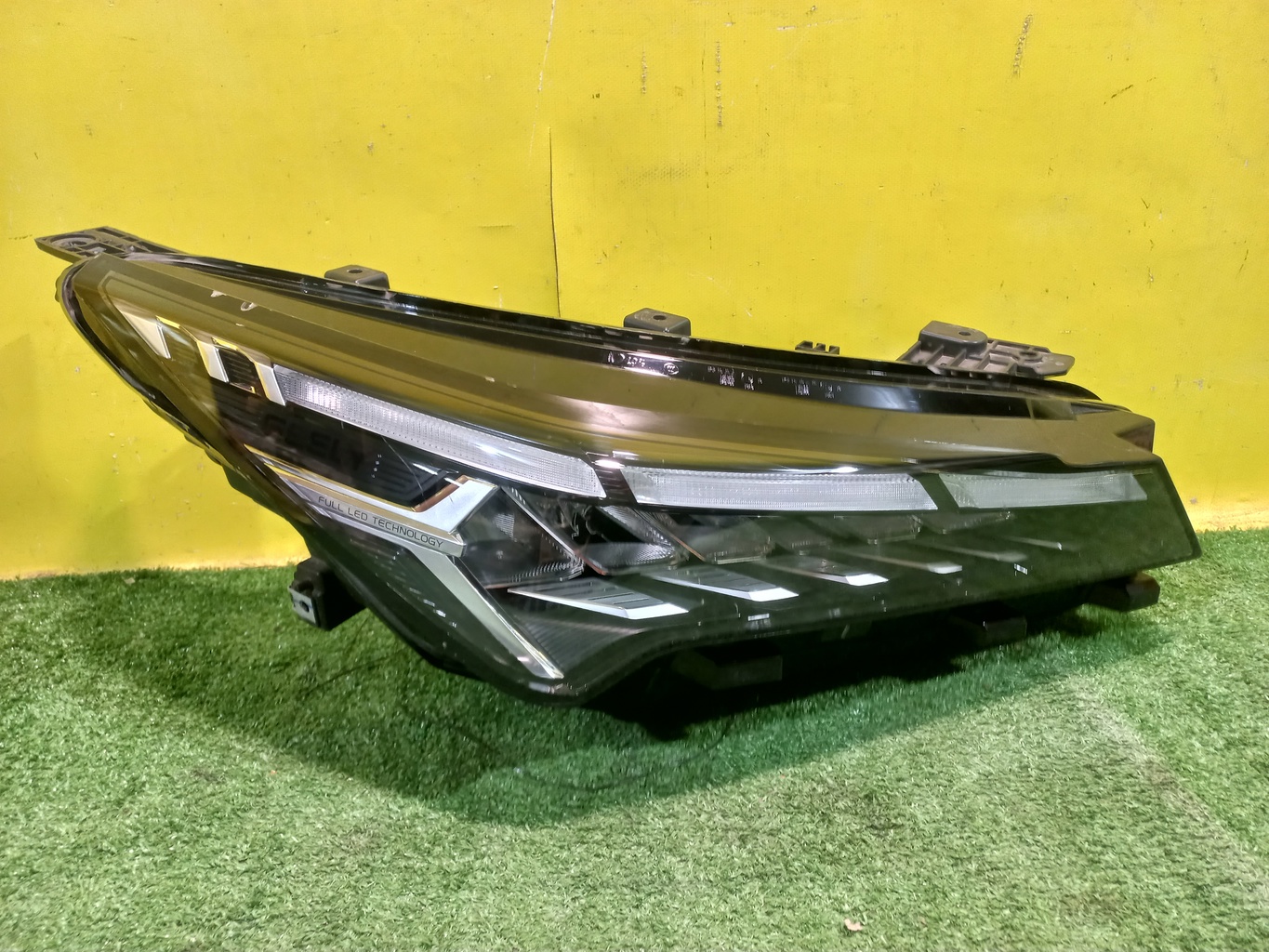 Geely  Coolray SX11 2023 для Фара правая LED