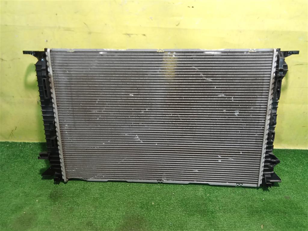 Audi Q5 (8R) 2008 для Радиатор основной