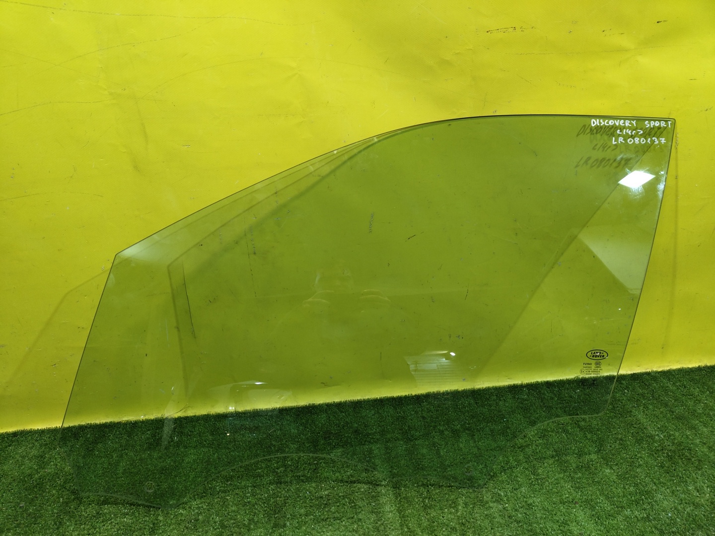 Land Rover Discovery Sport 2014 для Стекло двери передней левой