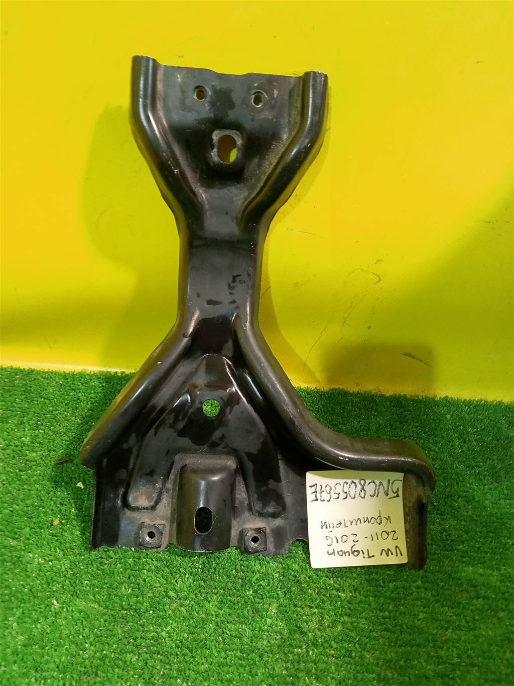 Volkswagen  Tiguan NF 2011 для Кронштейн замка капота