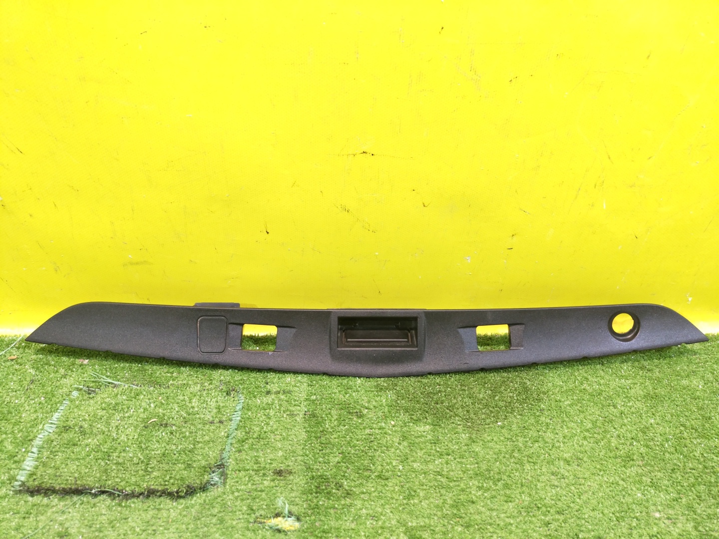 MERСEDES BENZ E-Class (W212) 2009 для Накладка крышки багажника