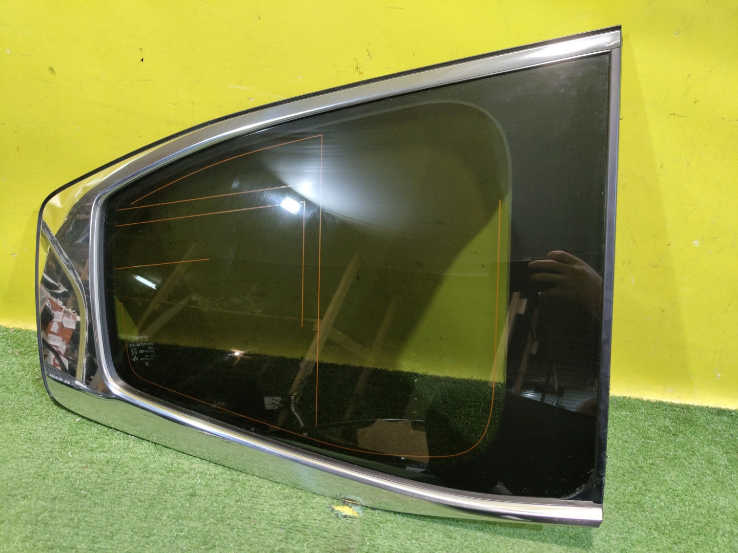 Toyota Land Cruiser (300) 2021 для Стекло кузовное глухое правое