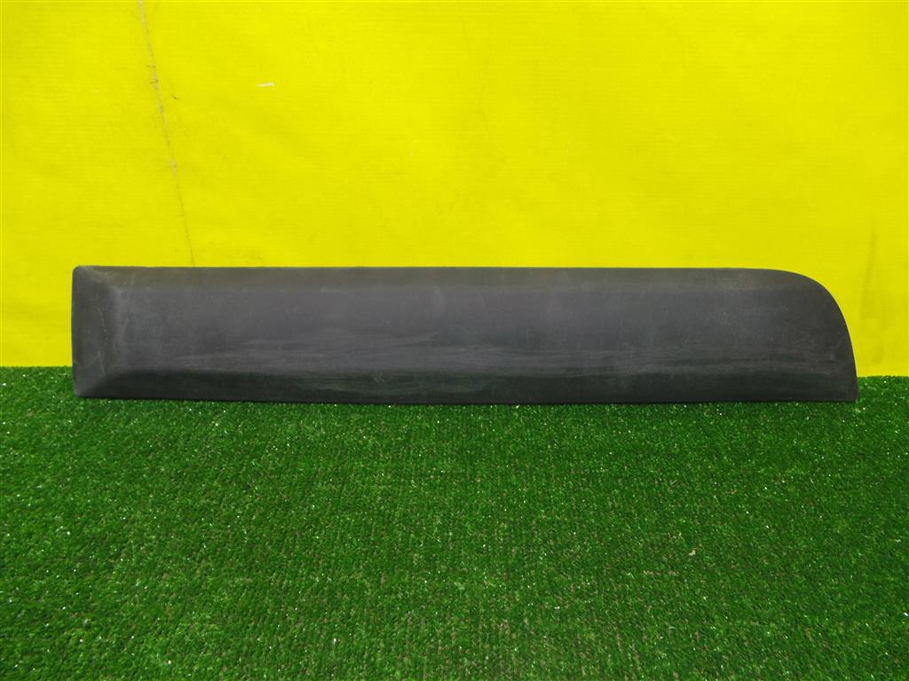 Renault Sandero 2009 для Накладка двери задней правой