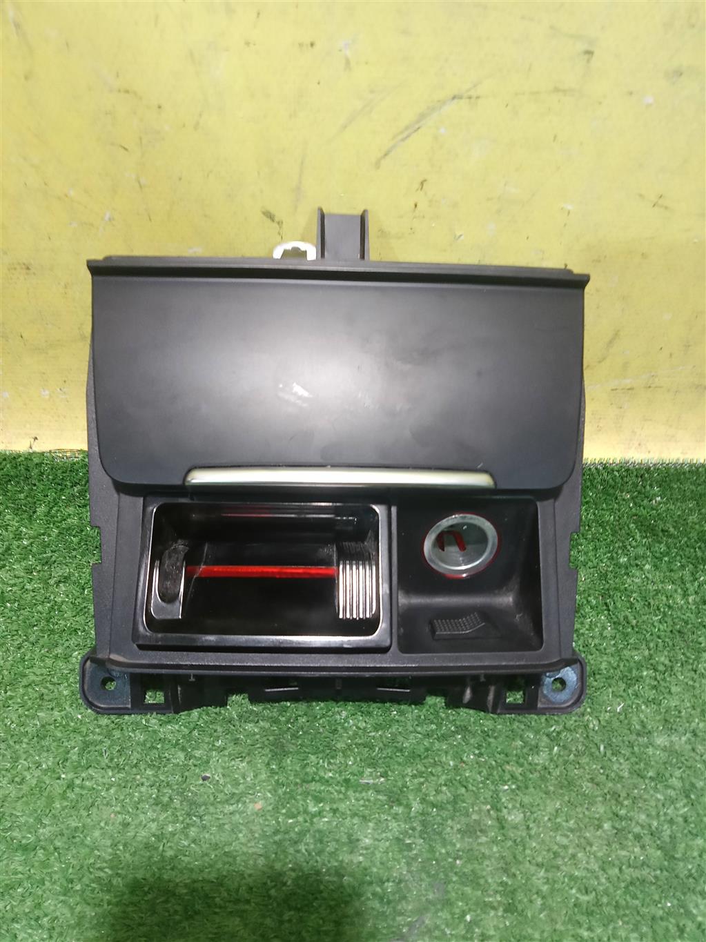 Audi Q5 (8R) 2008 для Пепельница передняя