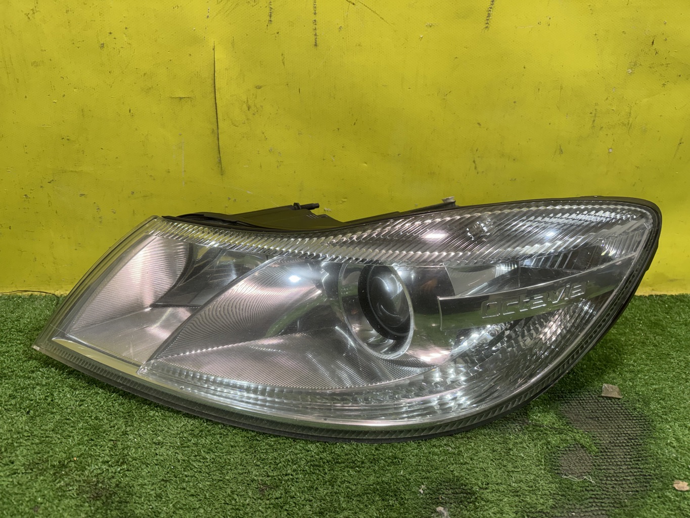 Skoda  Octavia A5 2008 для Фара левая