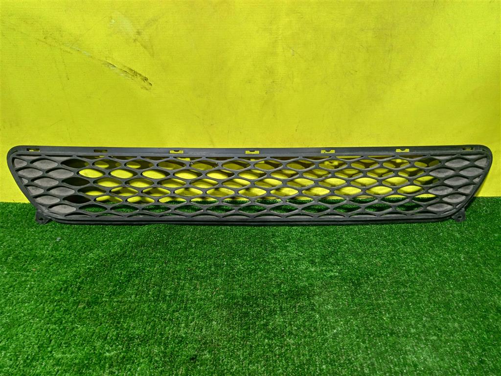 Kia Ceed ED 2006 для Решетка в бампер центральная