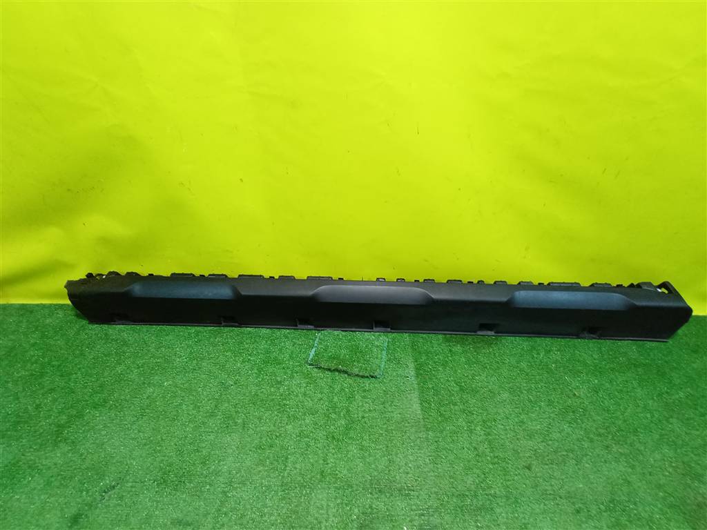 Renault Duster 2020 для Накладка порога левая