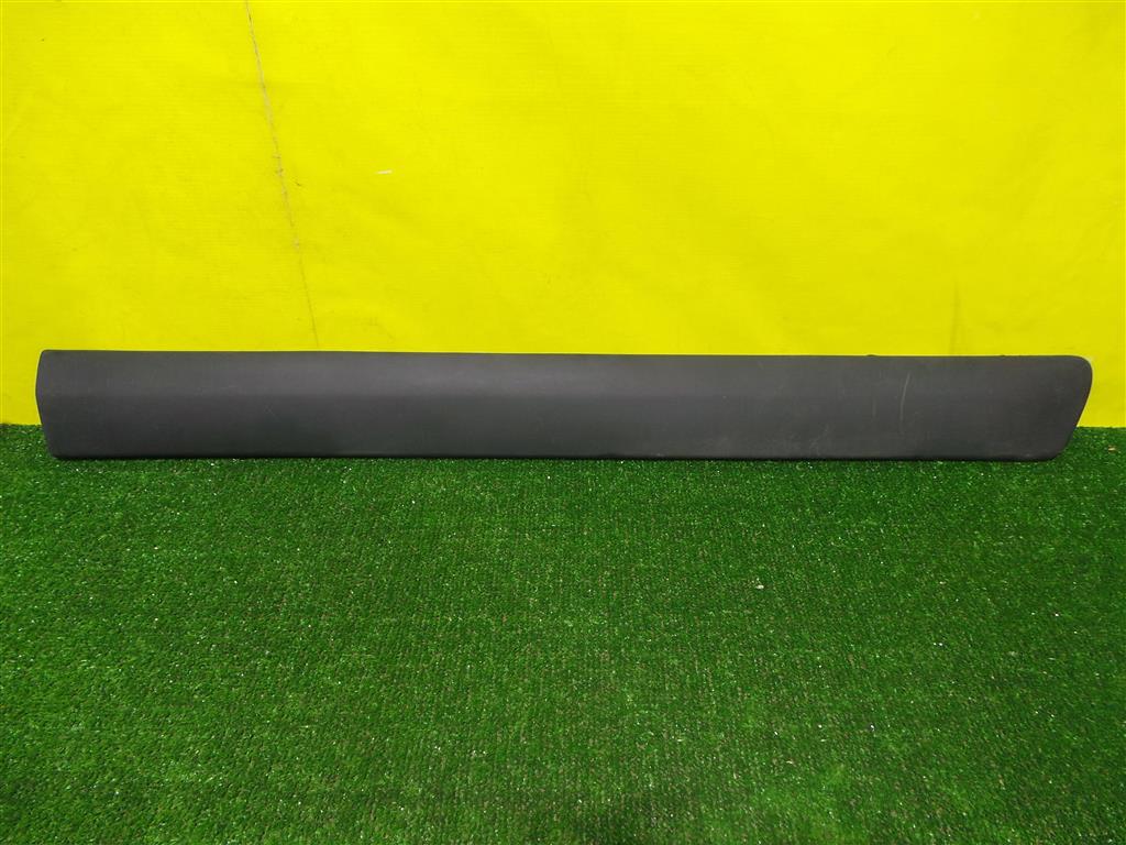 Lada Largus 2012- для Накладка двери передней правой