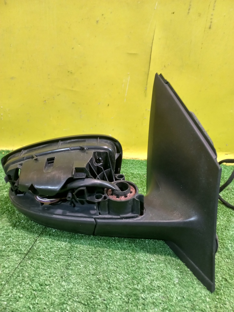 Volkswagen  Polo (Sed RUS) 2011 для Зеркало правое электрическое