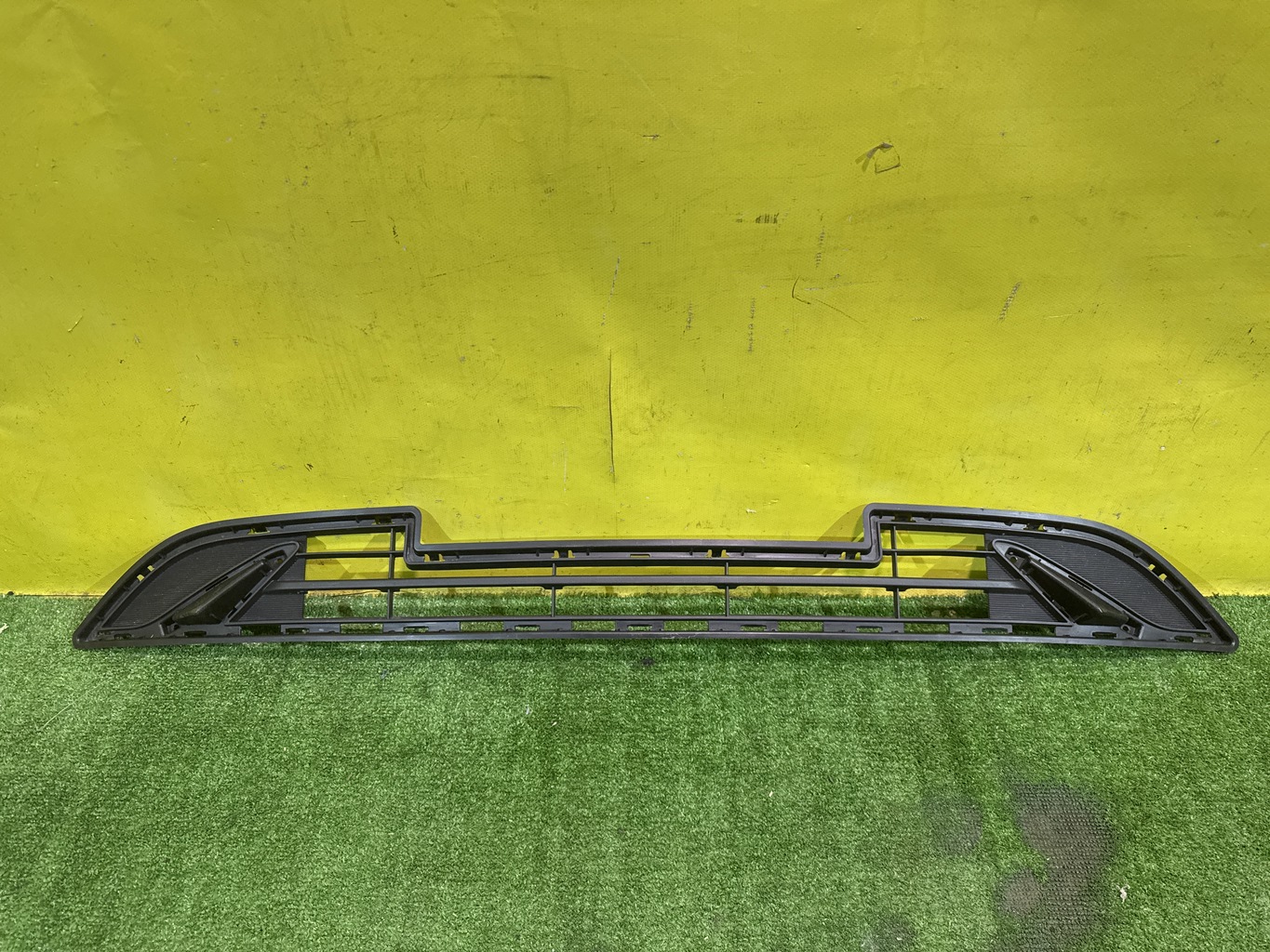 Haval (Хавал) M6 2021 для Решетка в бампер центральная