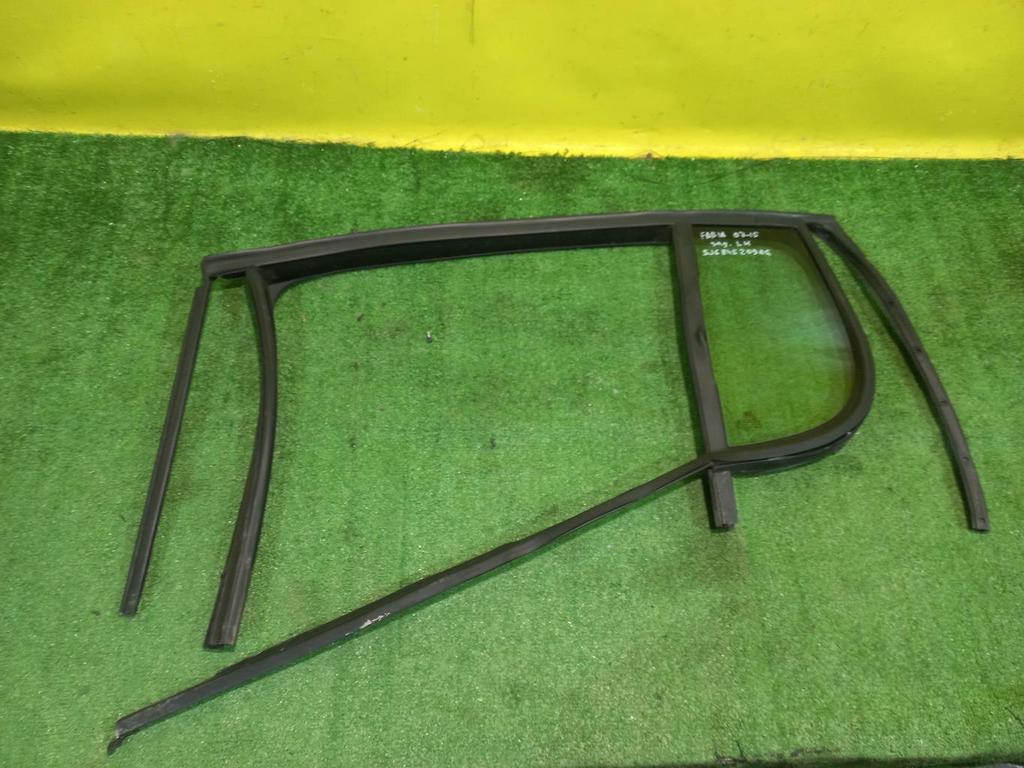 Skoda  Fabia 2 2007 для Стекло двери задней левой (форточка)