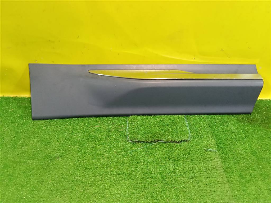 Volvo XC60 2017 для Накладка двери задней правой