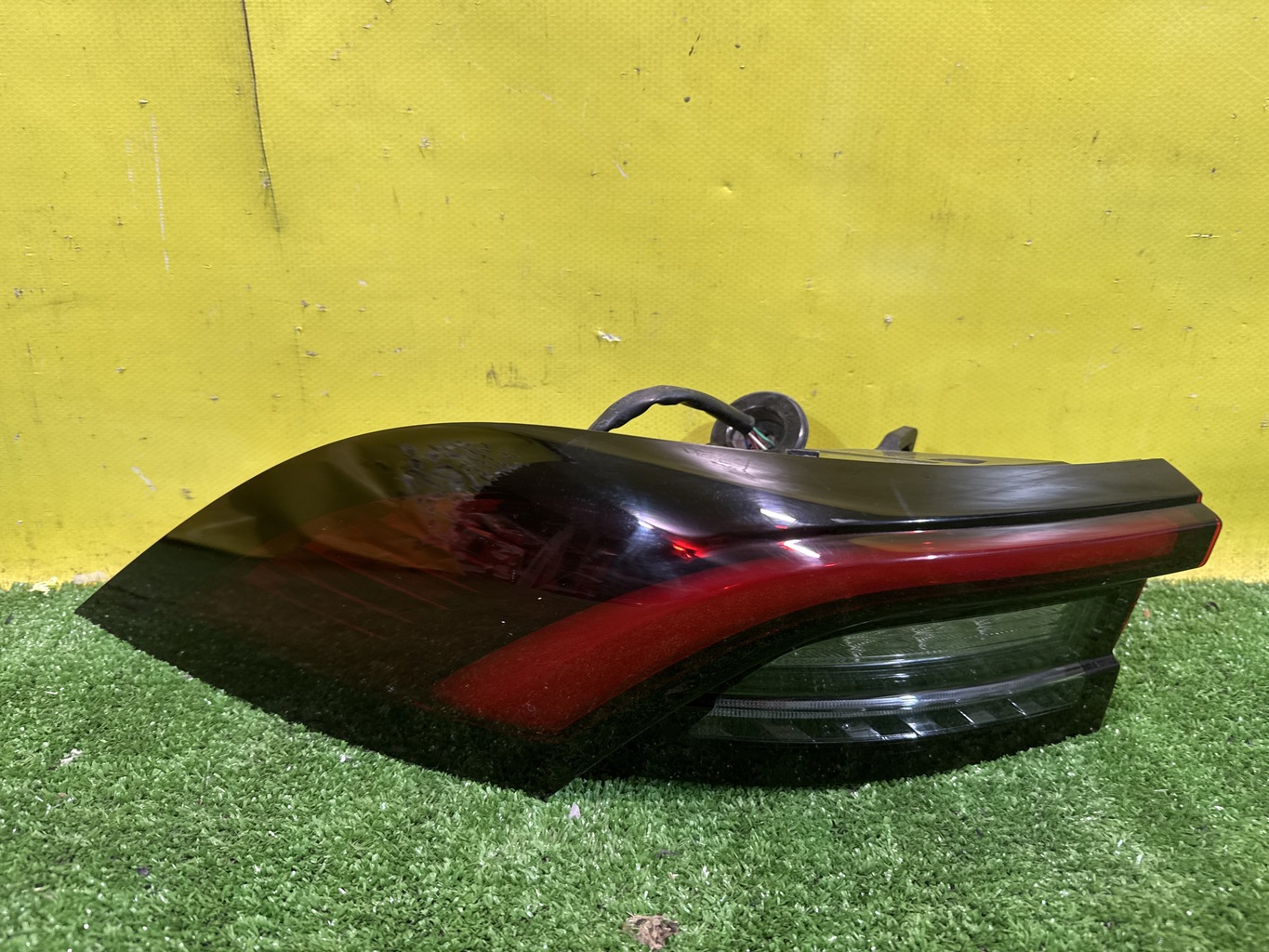 Evolute i-SKY для Фонарь задний наружный левый