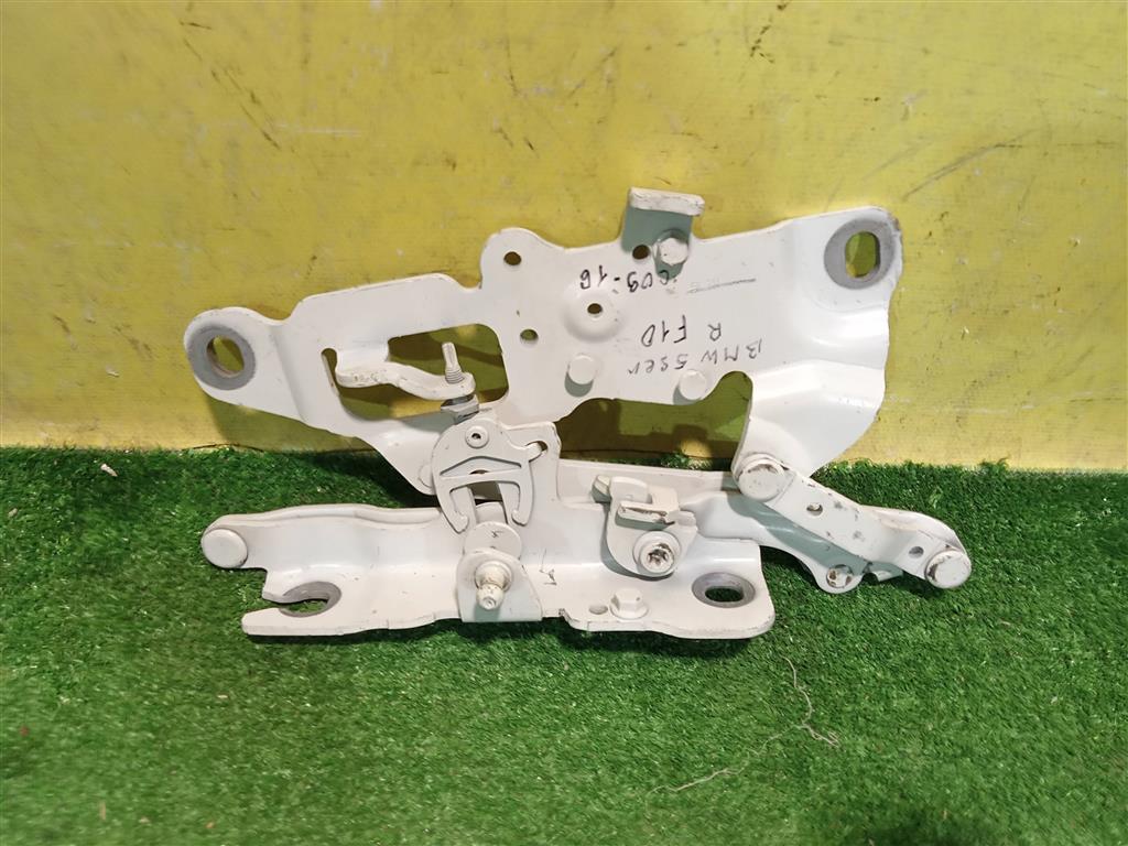 BMW 5 F10/F11 2009 для Петля капота правая
