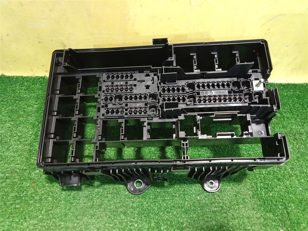 Toyota Land Cruiser (200) 2015> для Корпус блока предохранителей