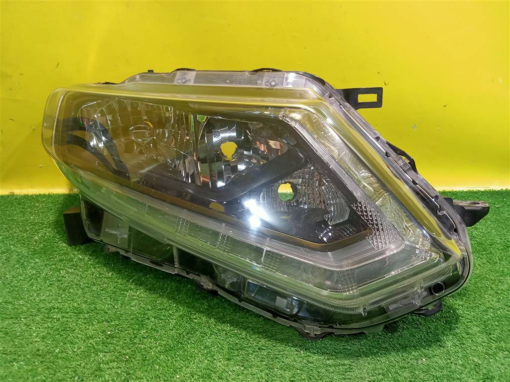 Nissan X-Trail (T32) 2014 для Фара правая