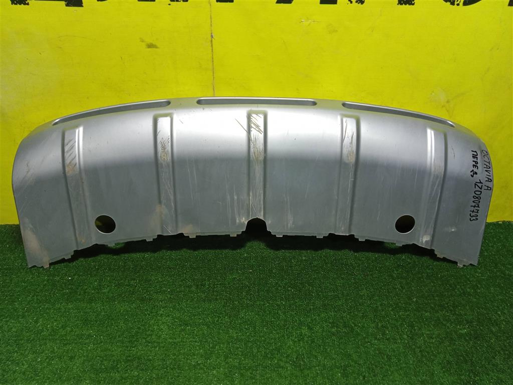 Skoda  Octavia A5 2004 для Накладка переднего бампера