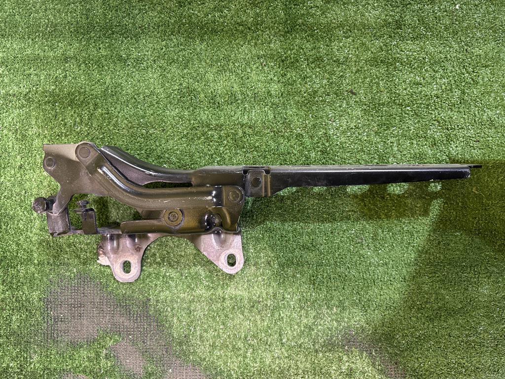 Porsche  Macan 95B 2013 для Петля капота правая