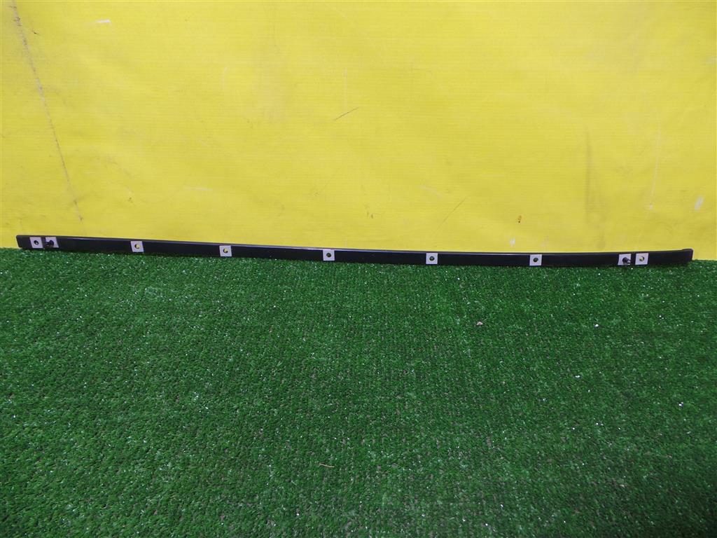 Hyundai Santa Fe (DM) 2012 для Кронштейн молдинга лобового стекла правый