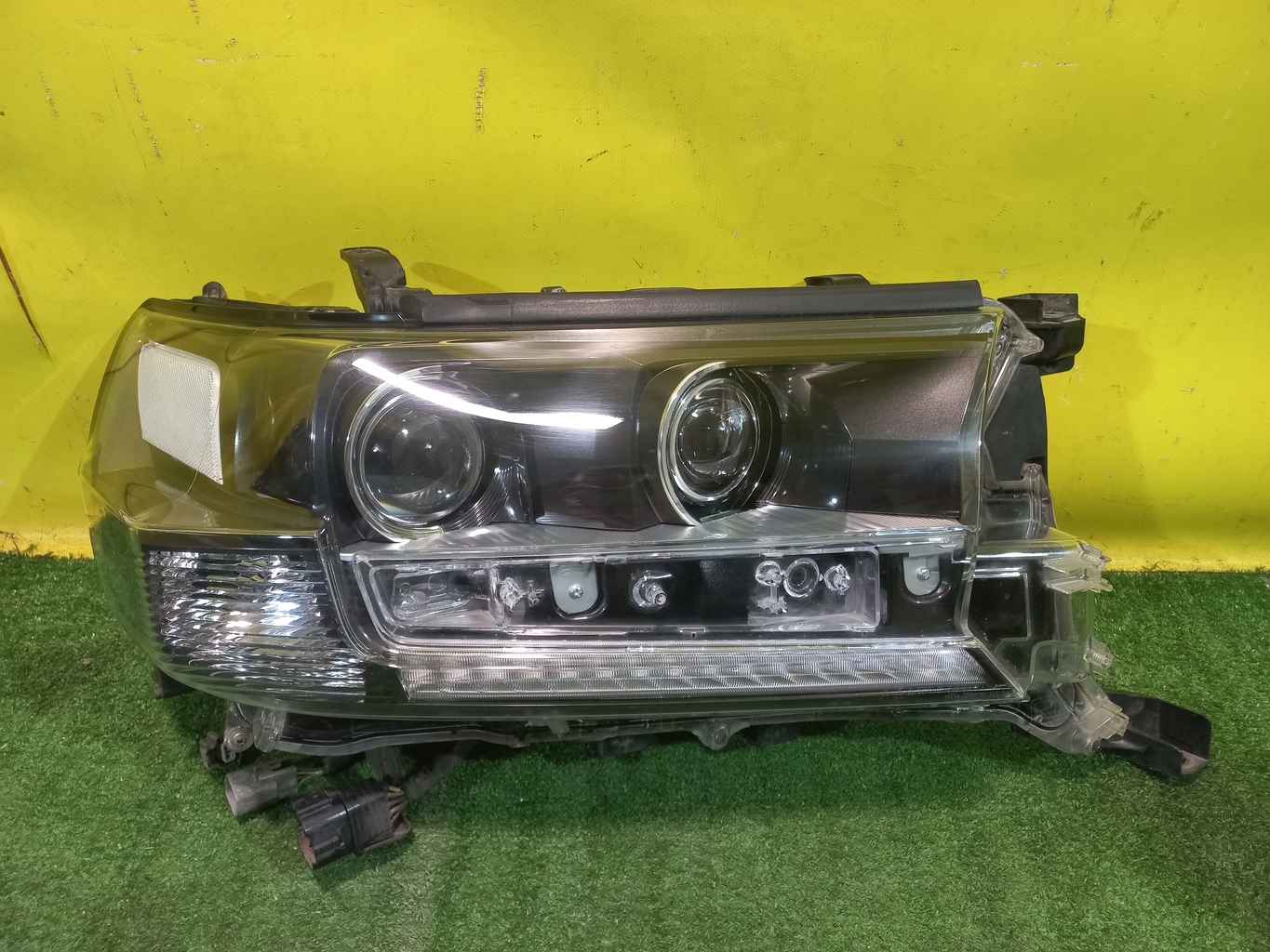 Toyota Land Cruiser (200) 2015> для Фара правая LED