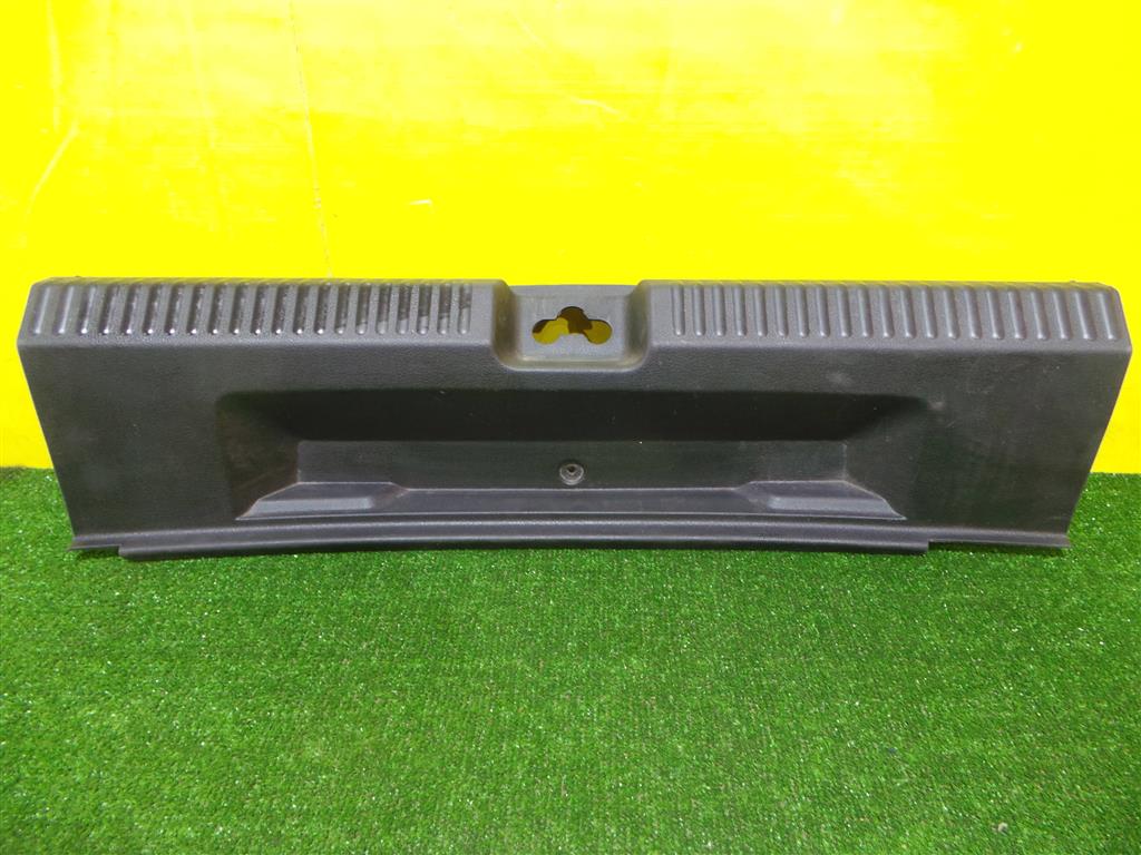 Volkswagen  Polo (Sed RUS) 2011 для Накладка замка багажника