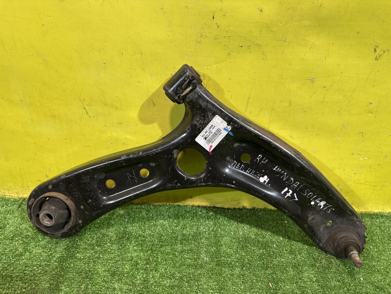 Hyundai Solaris 2017 для Рычаг передний нижний правый