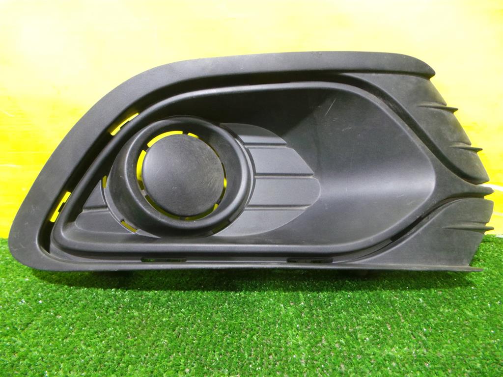 Renault Logan II 2014 для Решетка в бампер правая