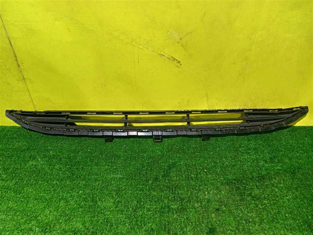 Hyundai Solaris 2017 для Решетка в бампер центральная