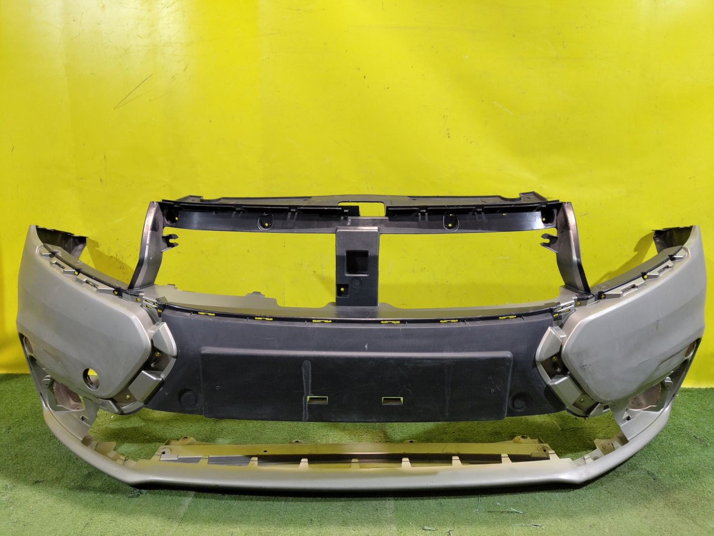 Lada Largus 2021- для Бампер передний