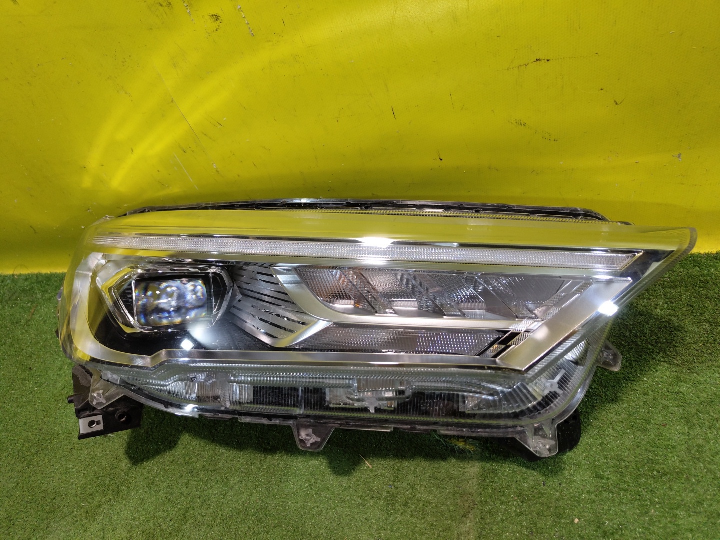 Haval (Хавал) M6 2021 для Фара правая LED