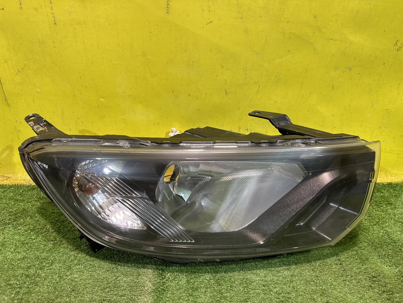 Lada Granta FL 2018- для Фара правая