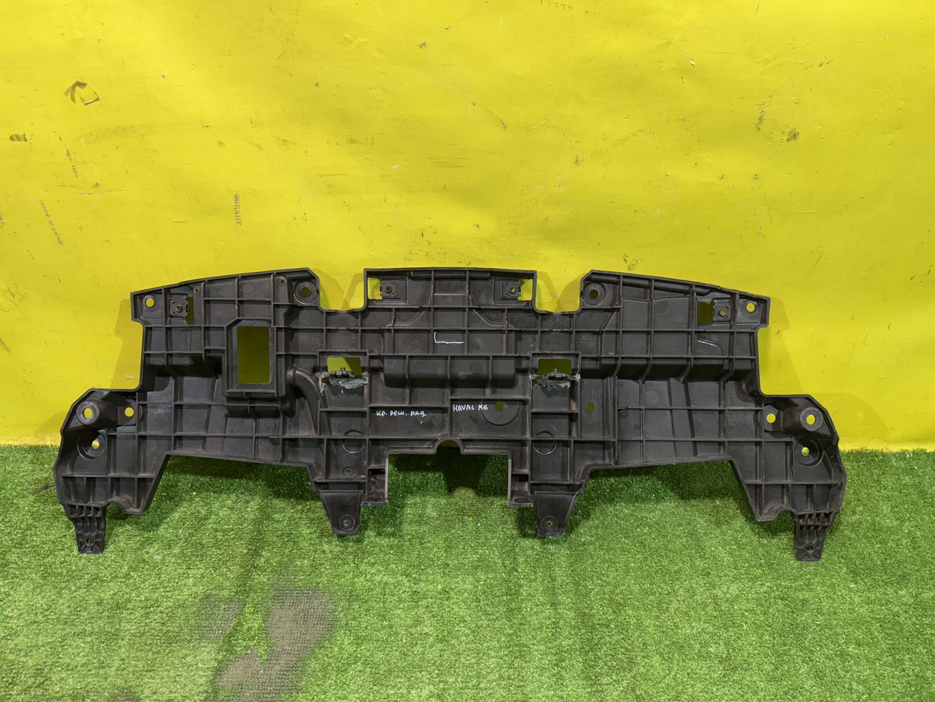 Haval (Хавал) M6 2021 для Кронштейн решетки радиатора