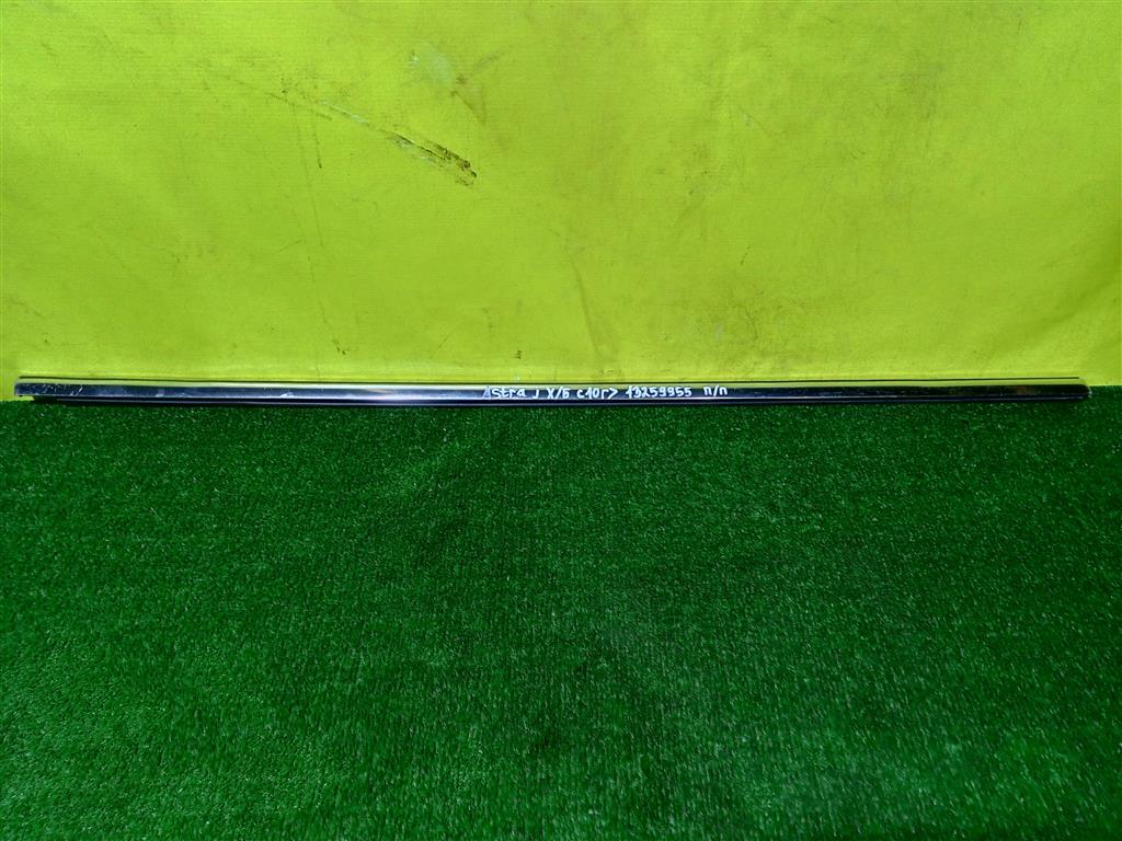 Opel Astra J 2010 для Накладка стекла переднего правого