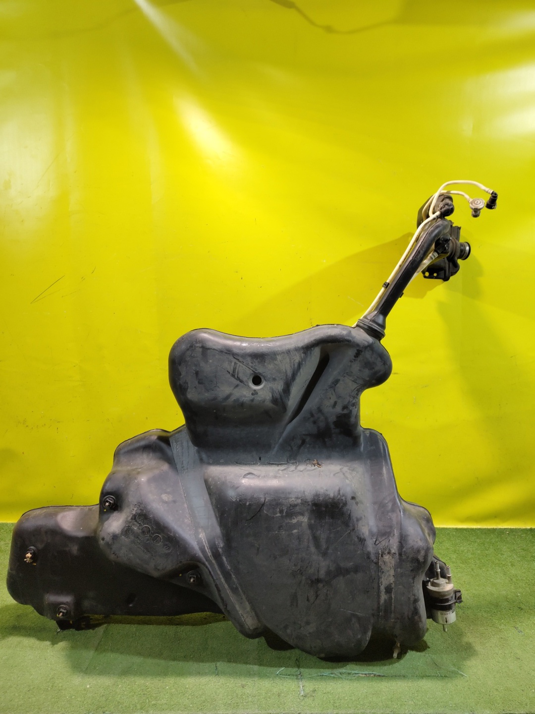 Volkswagen  Polo (Sed RUS) 2011 для Бак топливный