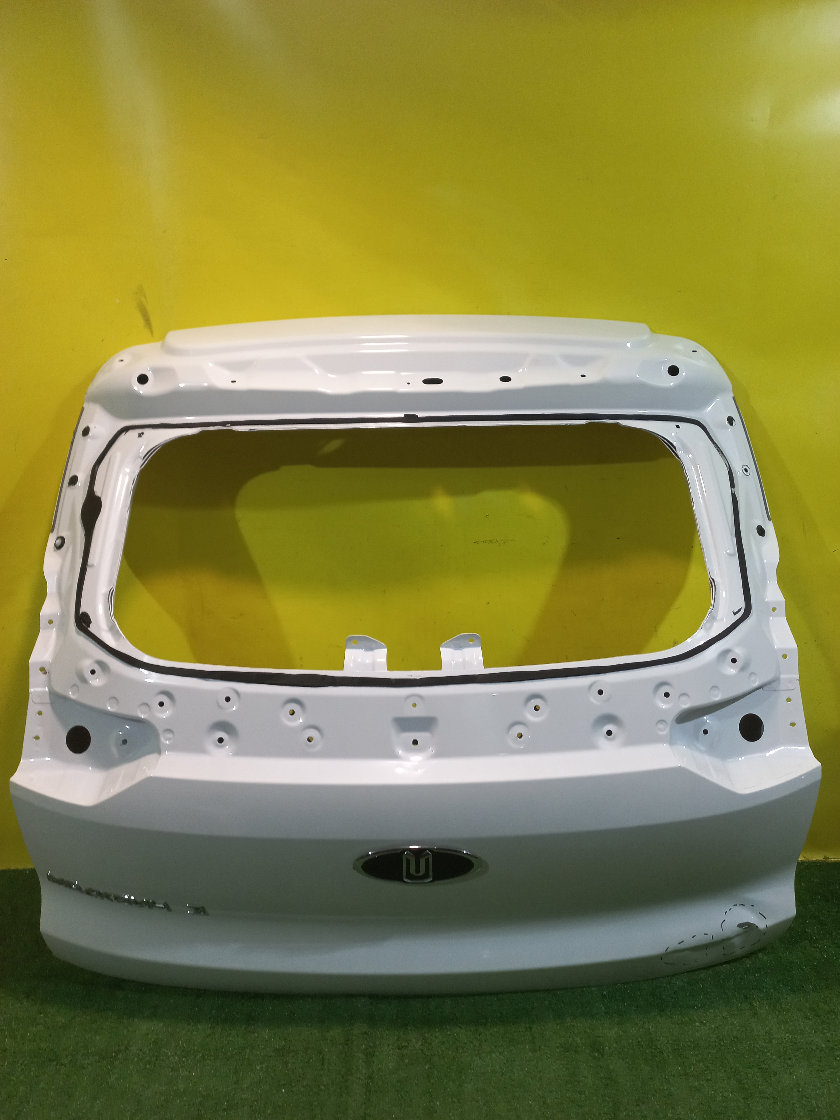 МОСКВИЧ  3 2022 для Дверь багажника