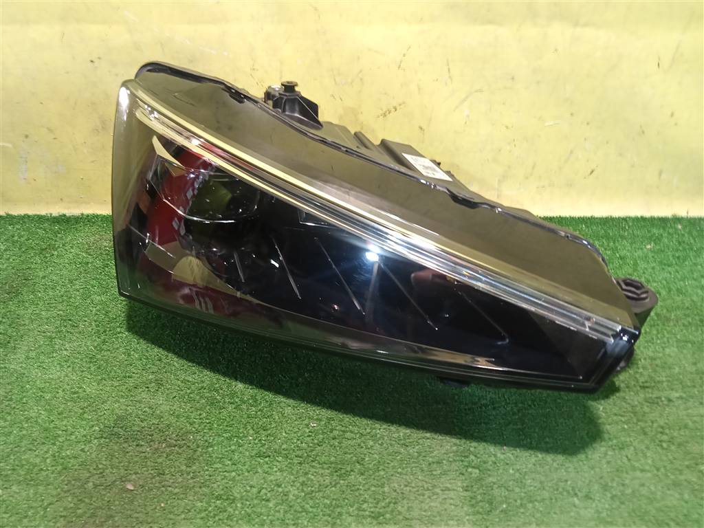 Skoda  Rapid 2019 для Фара правая