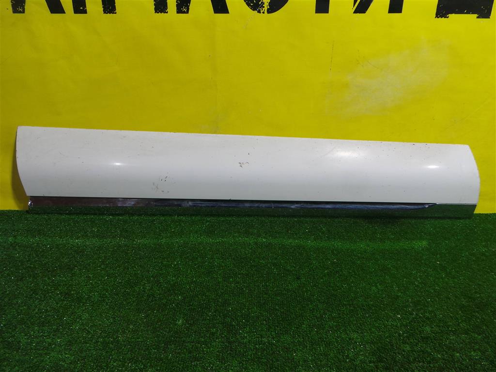 Volkswagen  Touareg NF 2010 для Накладка двери передней левой