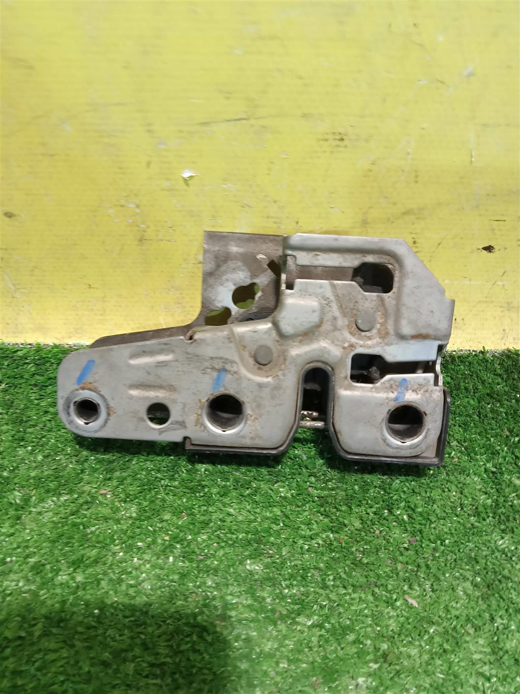 Volkswagen  Transporter (T5) 2003 для Замок капота