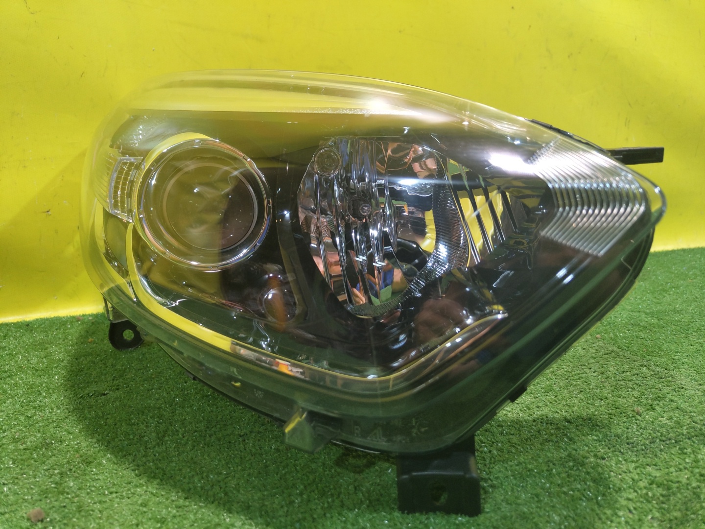 Renault Kaptur 2016  для Фара правая