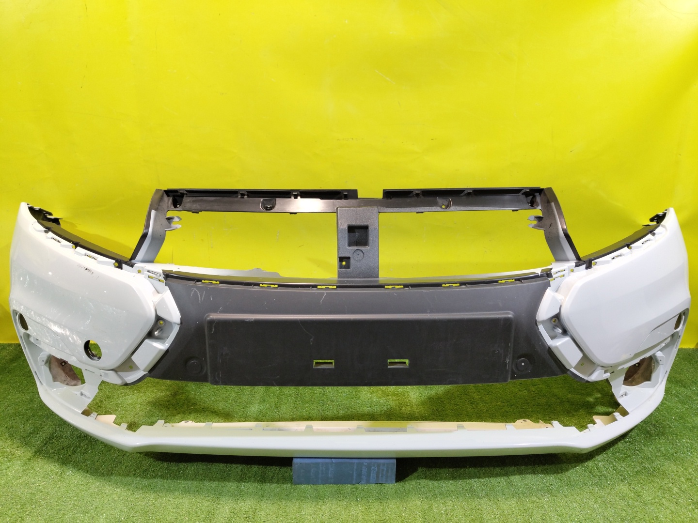 Lada Largus 2021- для Бампер передний