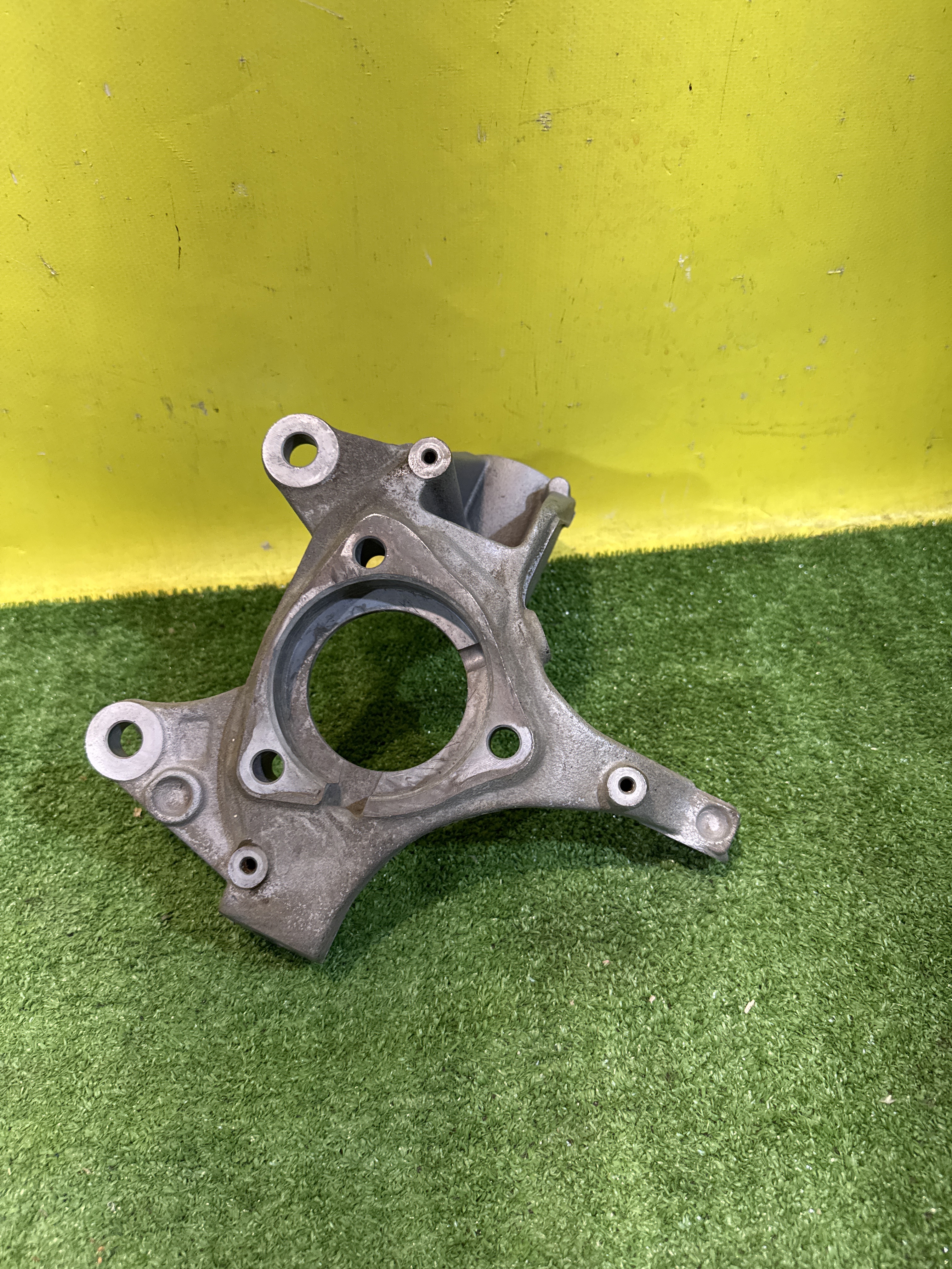 Haval (Хавал) Dargo 2022 для Кулак поворотный передний левый