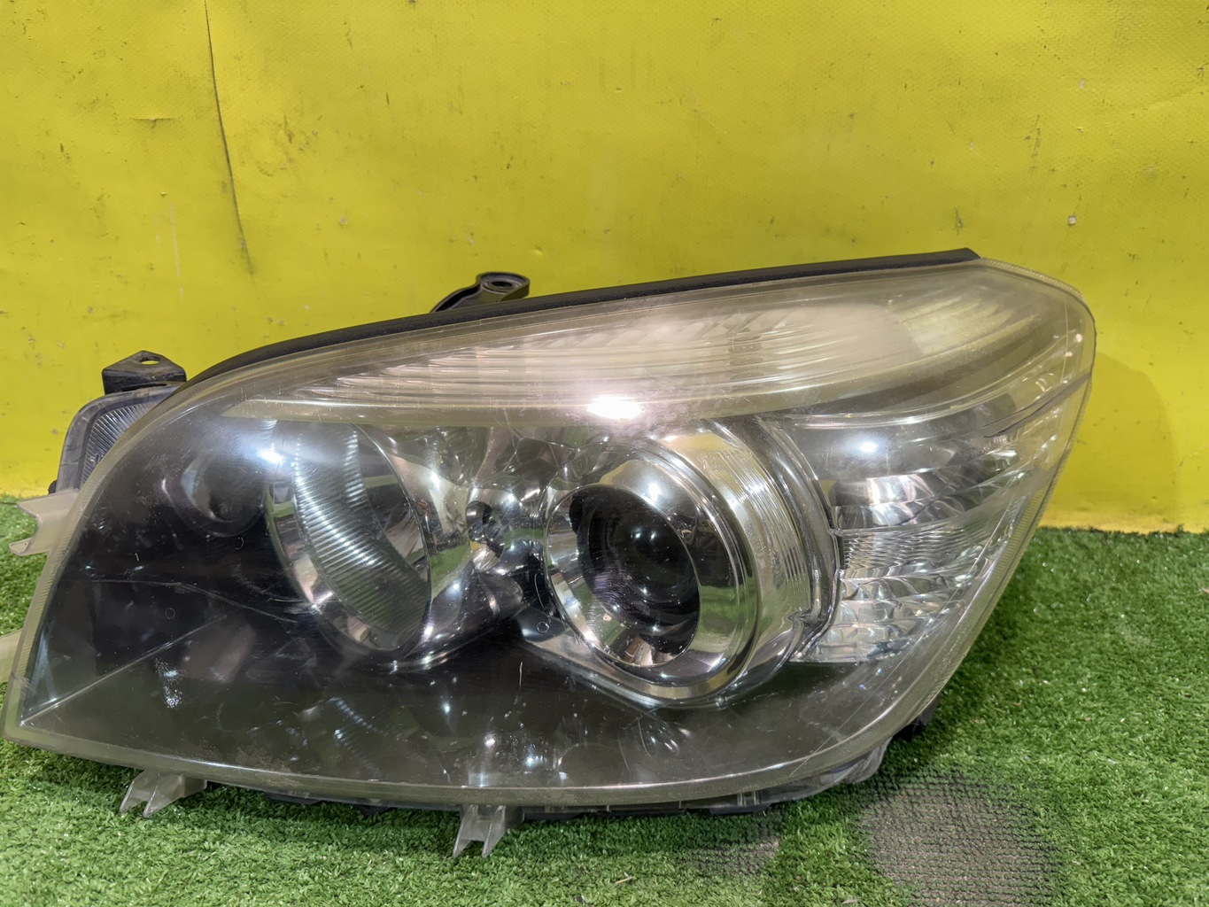 Toyota RAV4 2005 для Фара левая