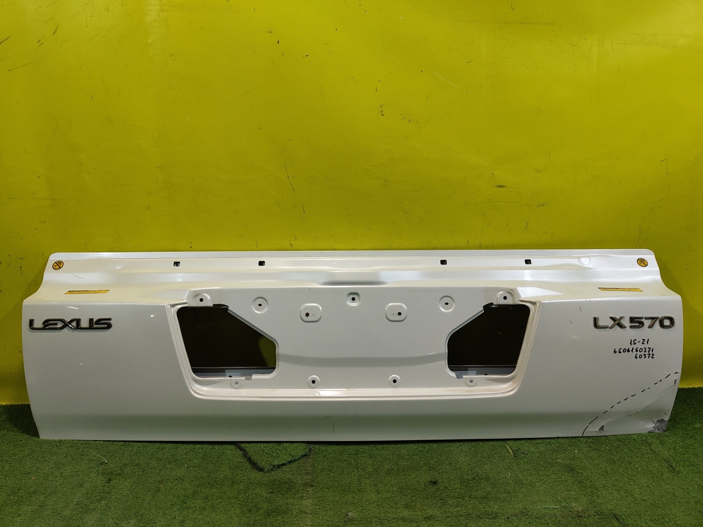 Lexus LX570 2015 для Дверь багажника нижняя