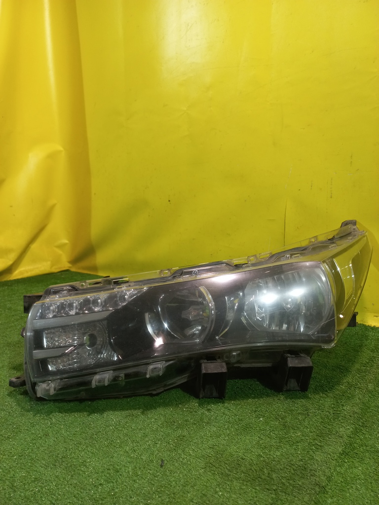 Toyota Corolla E18 2013 для Фара левая