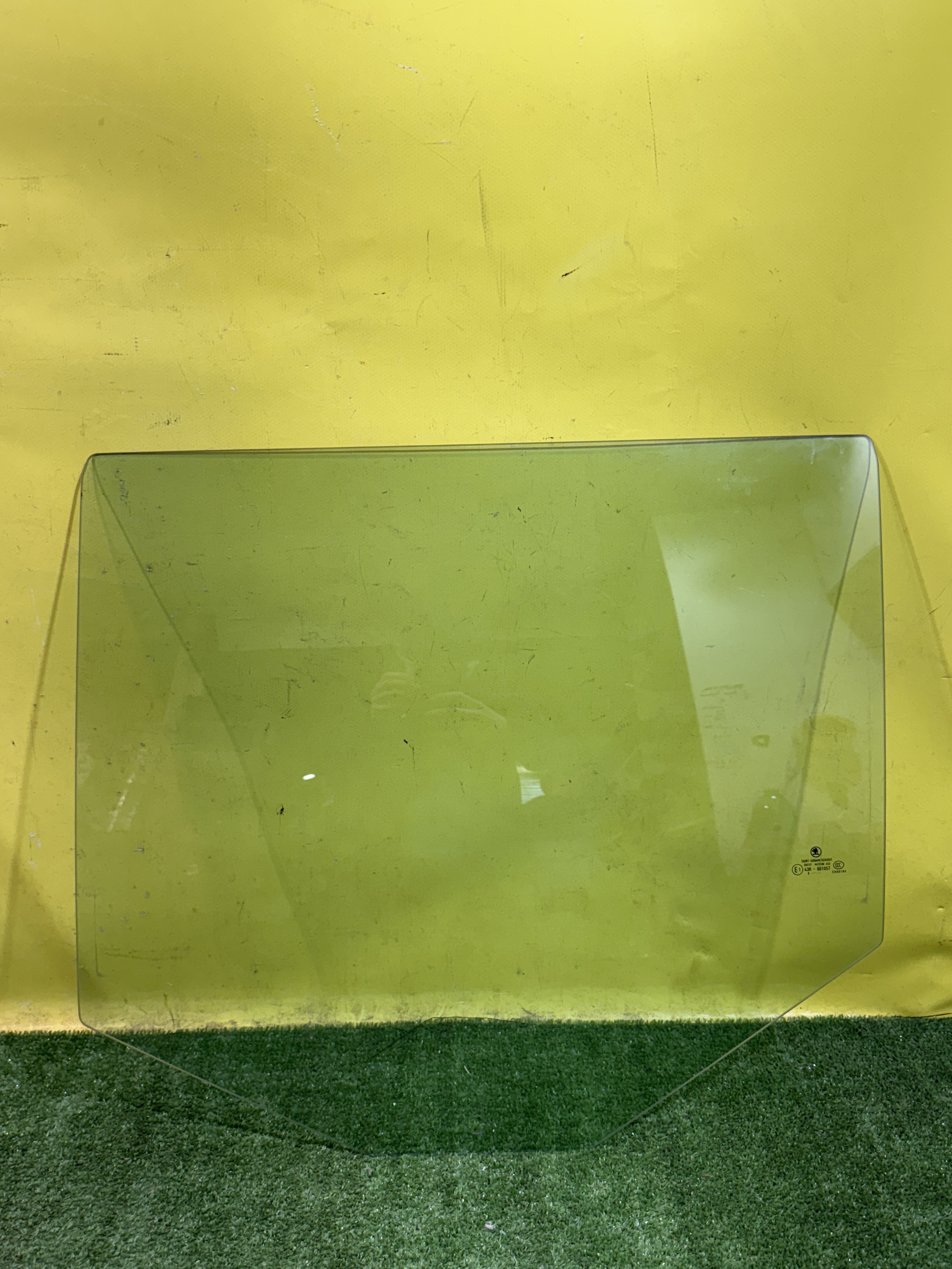 Skoda  Fabia 2 2007 для Стекло двери задней левой