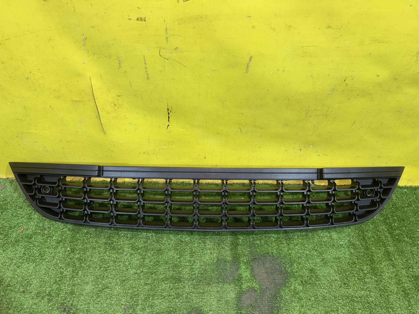 Opel Astra J 2010 для Решетка в бампер центральная