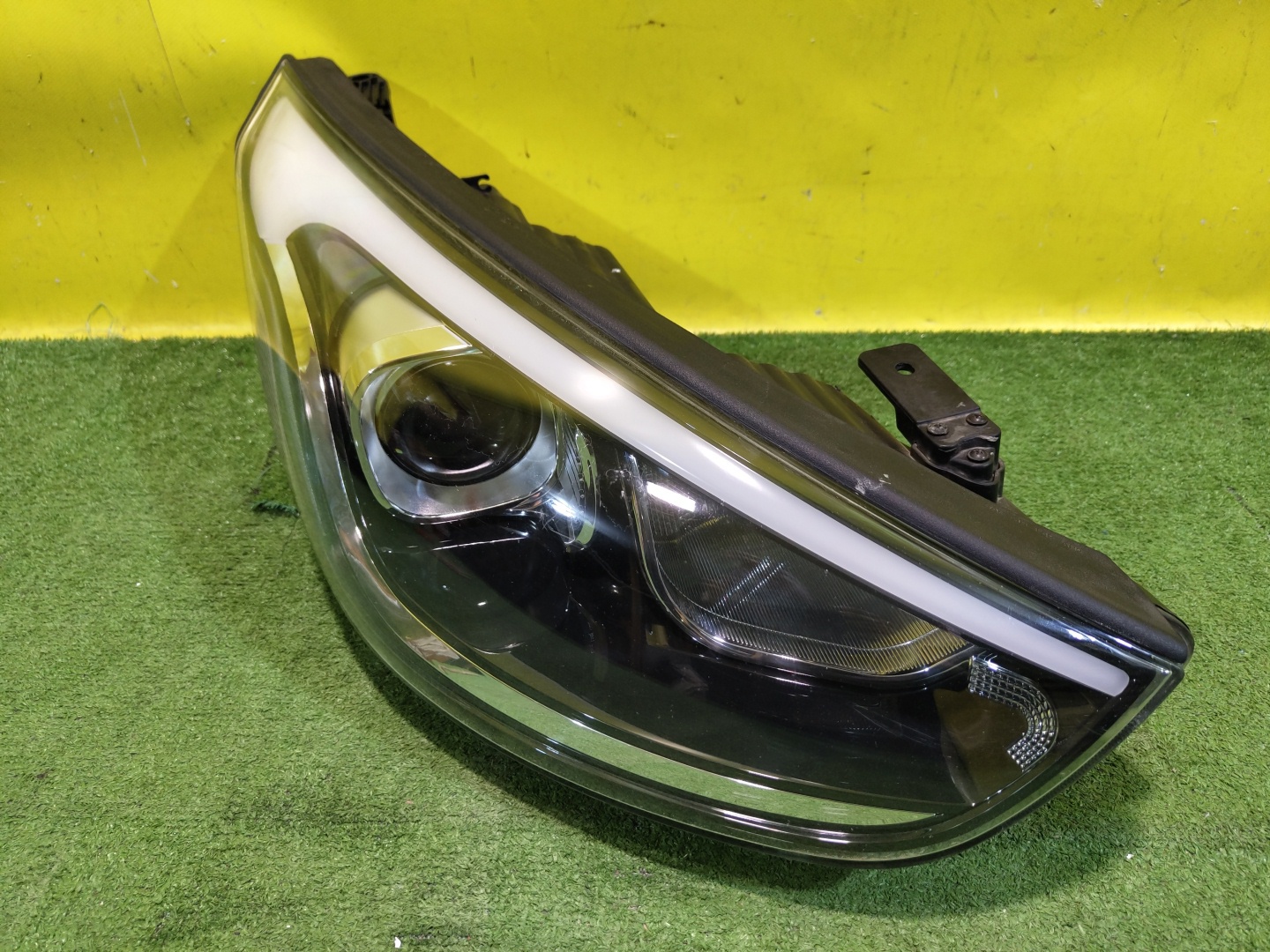 Hyundai ix35 (LM) 2009 для Фара правая