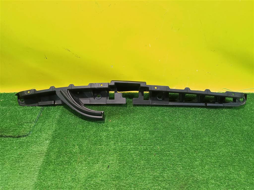 Subaru Impreza (G13) 2012 для Кронштейн решетки радиатора