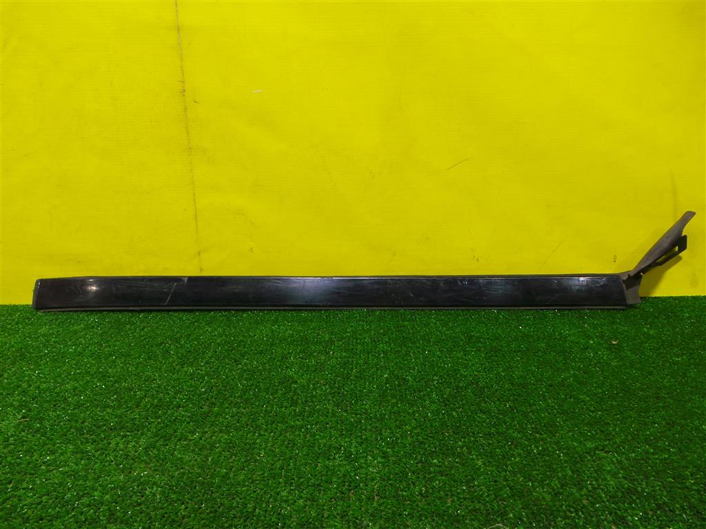 MERСEDES BENZ GLK-Class (X204) 2008 для Молдинг лобового стекла правый