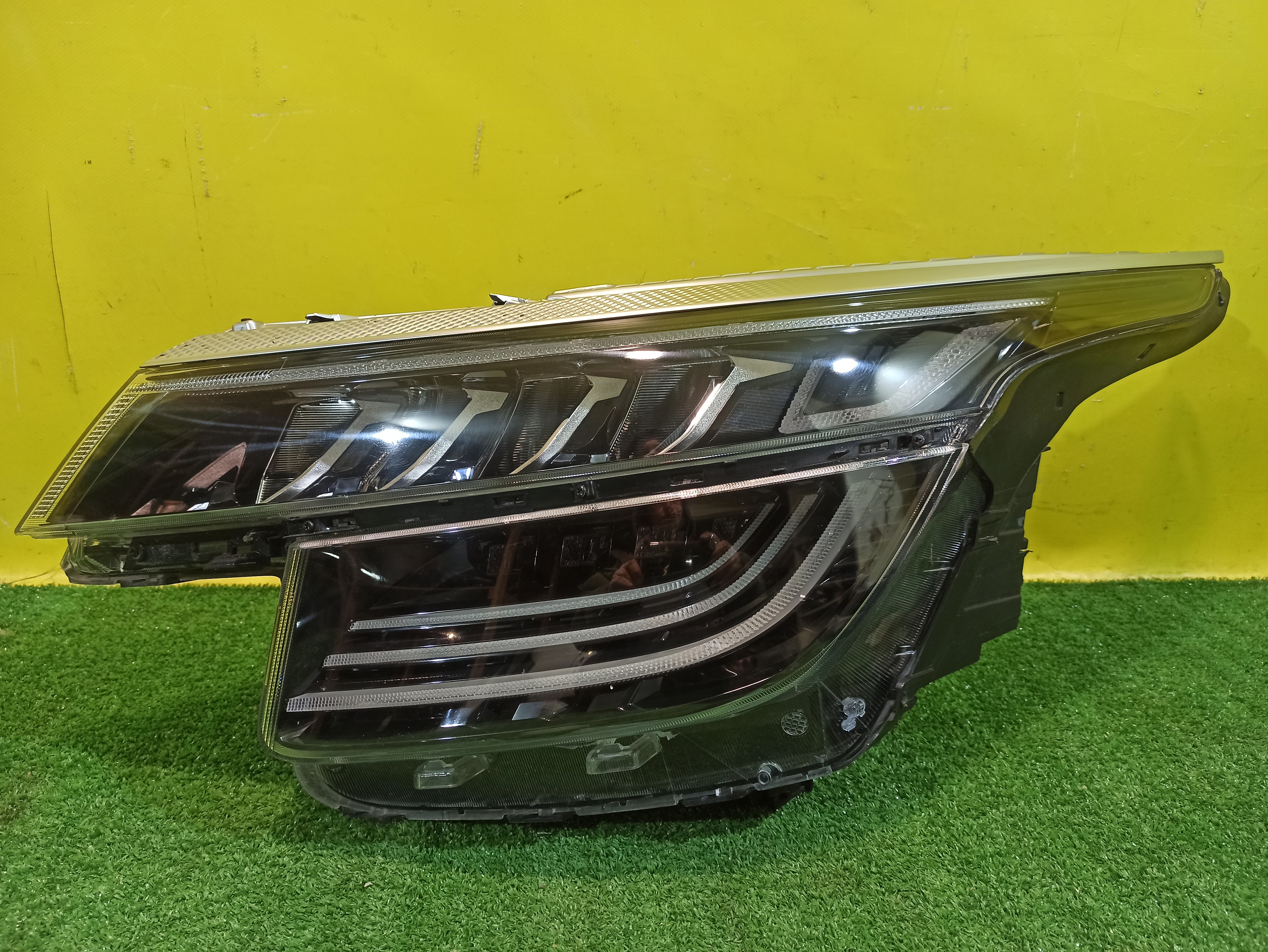 Kia Seltos 2019 для Фара левая LED